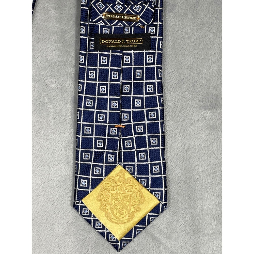 Donald J Trump Signature Collection Navy Blue Geometric Square Silk Tie 60x3.75